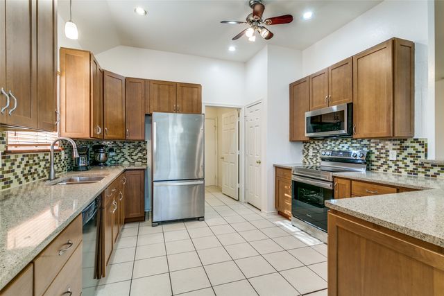 977 Valley View Drive, Lewisville, TX 75067