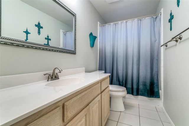 977 Valley View Drive, Lewisville, TX 75067