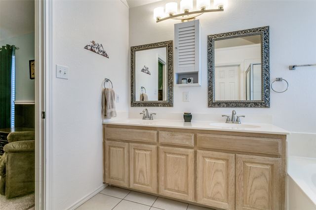 977 Valley View Drive, Lewisville, TX 75067