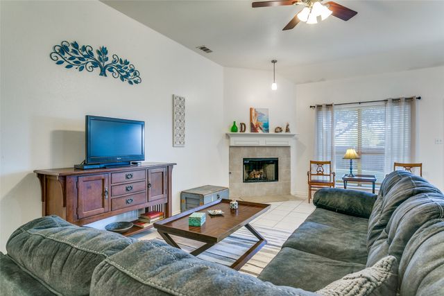 977 Valley View Drive, Lewisville, TX 75067