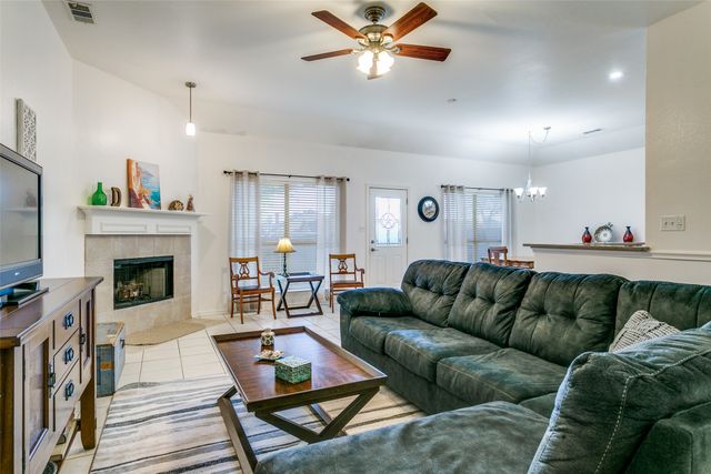 977 Valley View Drive, Lewisville, TX 75067