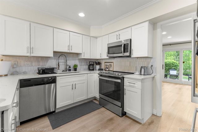 5 Timberlane Court, Dearborn, MI 48126