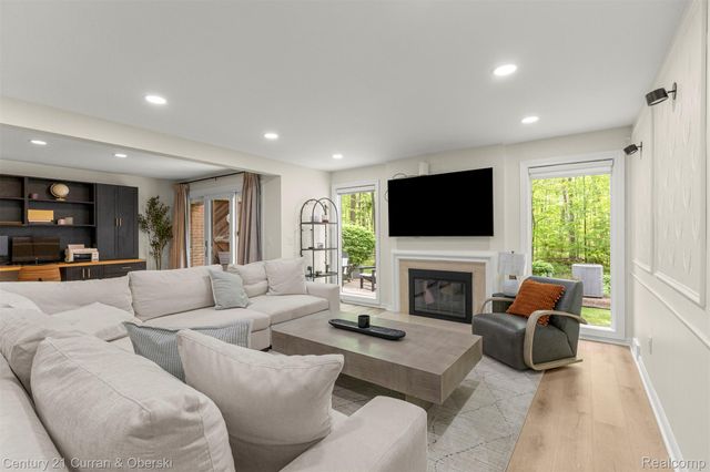 5 Timberlane Court, Dearborn, MI 48126