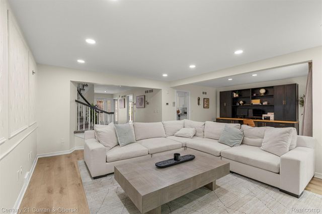 5 Timberlane Court, Dearborn, MI 48126