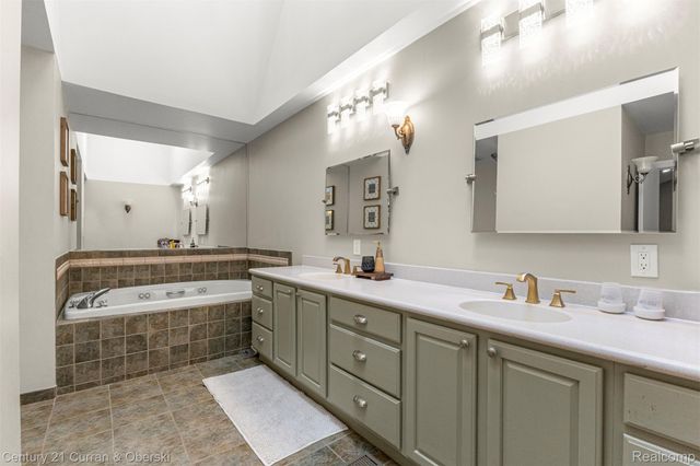 5 Timberlane Court, Dearborn, MI 48126