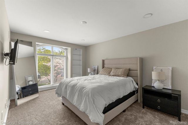 5 Timberlane Court, Dearborn, MI 48126