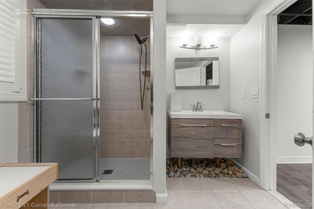 5 Timberlane Court, Dearborn, MI 48126