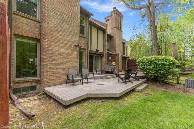 5 Timberlane Court, Dearborn, MI 48126
