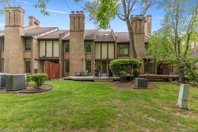 5 Timberlane Court, Dearborn, MI 48126