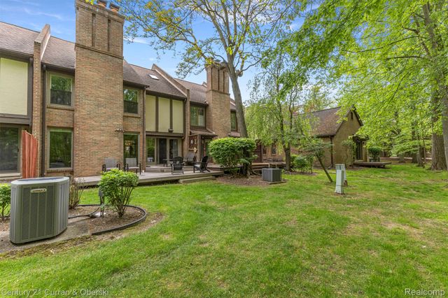 5 Timberlane Court, Dearborn, MI 48126