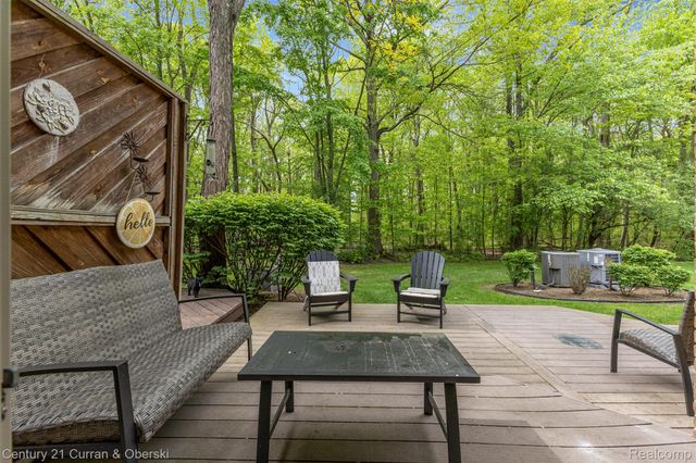 5 Timberlane Court, Dearborn, MI 48126