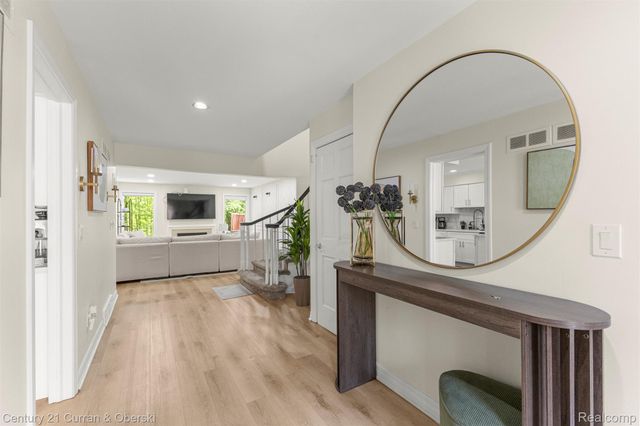 5 Timberlane Court, Dearborn, MI 48126