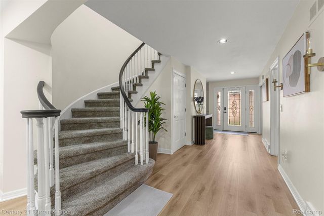 5 Timberlane Court, Dearborn, MI 48126