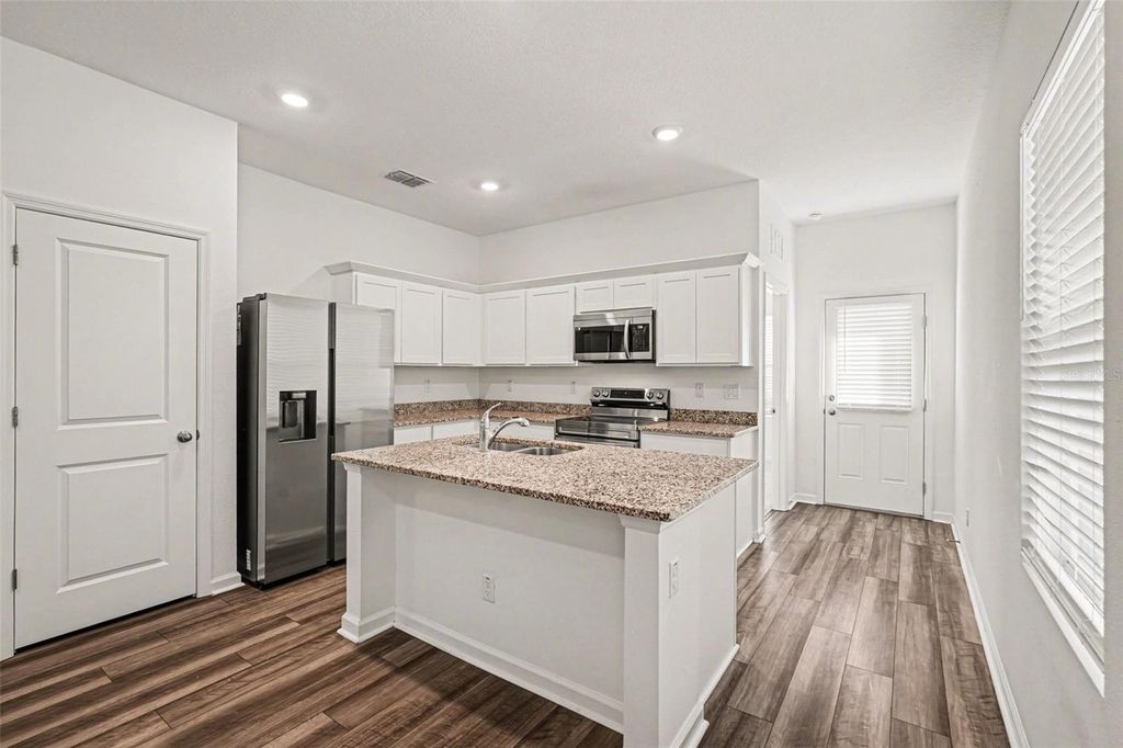 Image 6 of property listing at 11680 JUDICIAL COURT, Dade City, FL 33525