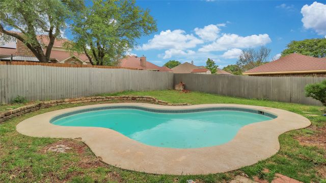 709 Desoto Drive, Desoto, TX 75115