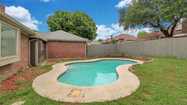 709 Desoto Drive, Desoto, TX 75115