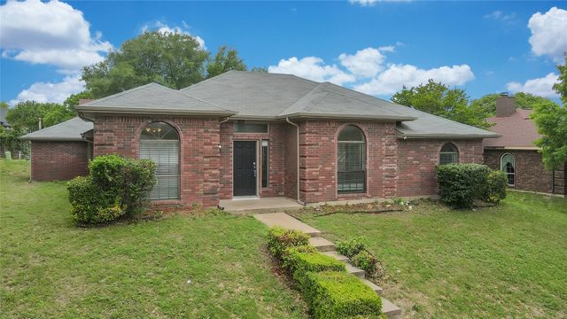 709 Desoto Drive, Desoto, TX 75115