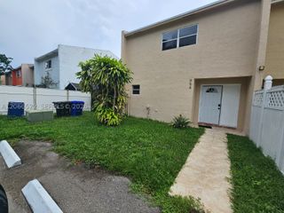 954 SW 74th Ave, North Lauderdale, FL 33068