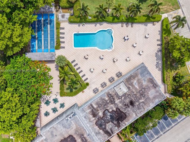 888 Brickell Key Dr 404, Miami, FL 33131
