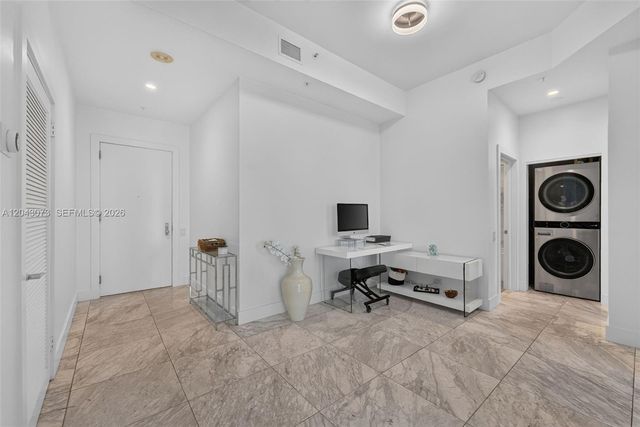 888 Brickell Key Dr 404, Miami, FL 33131