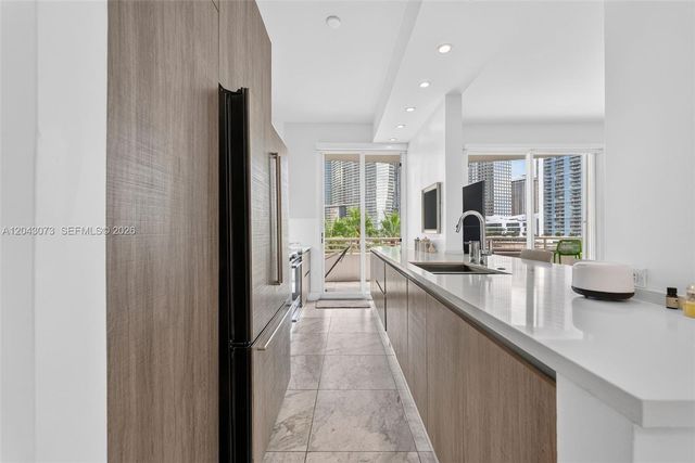888 Brickell Key Dr 404, Miami, FL 33131