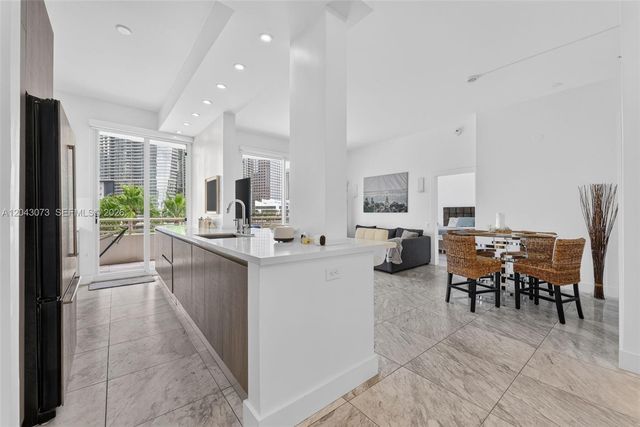 888 Brickell Key Dr 404, Miami, FL 33131