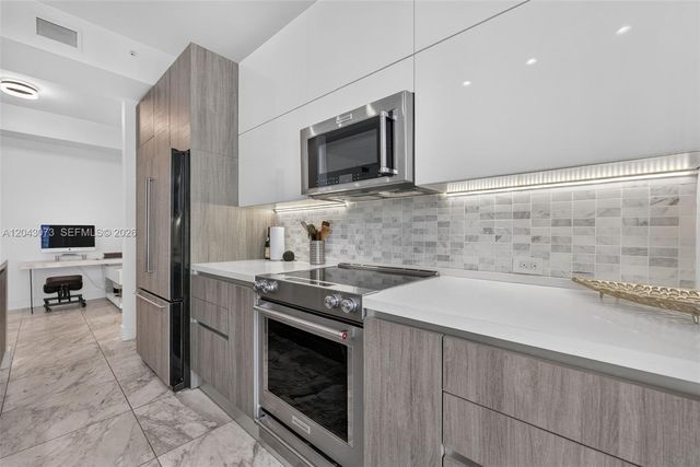 888 Brickell Key Dr 404, Miami, FL 33131