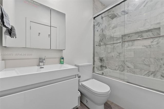 888 Brickell Key Dr 404, Miami, FL 33131