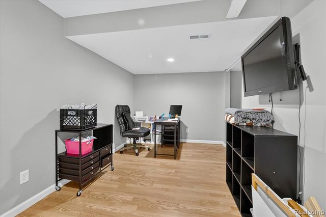 9115 Maplewood Drive, White Lake, MI 48386