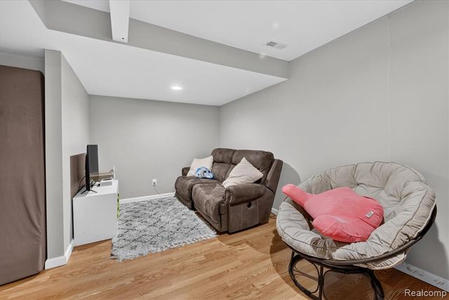9115 Maplewood Drive, White Lake, MI 48386