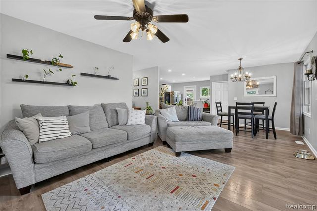 9115 Maplewood Drive, White Lake, MI 48386