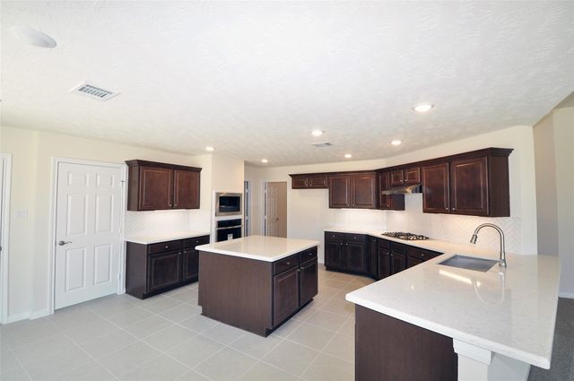 2210 Fortuna Drive, League City, TX 77539