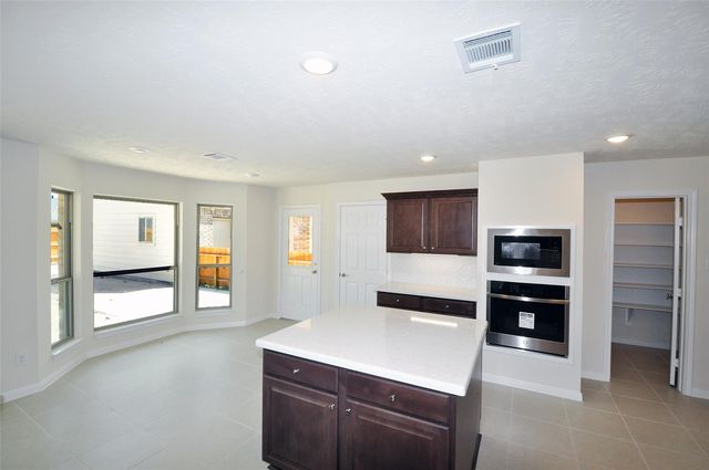 2210 Fortuna Drive, League City, TX 77539