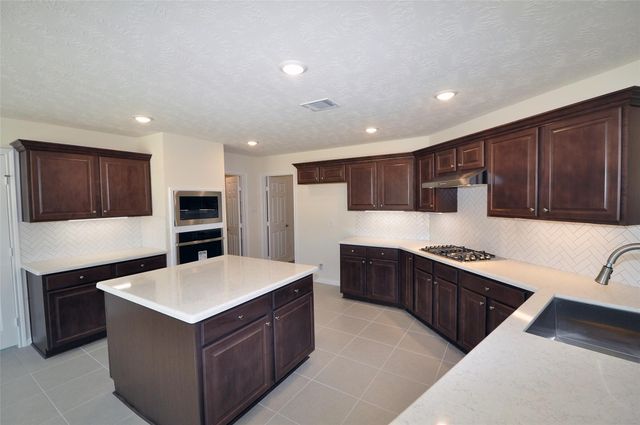 2210 Fortuna Drive, League City, TX 77539