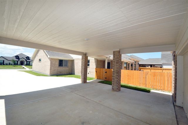 2210 Fortuna Drive, League City, TX 77539
