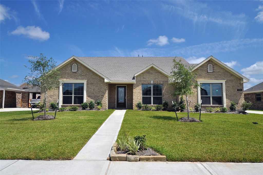 2210 Fortuna Drive, League City, TX 77539
