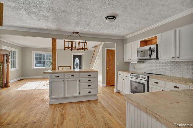 2476 Vandekarr Road, Owosso, MI 48867