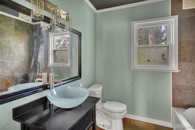2476 Vandekarr Road, Owosso, MI 48867