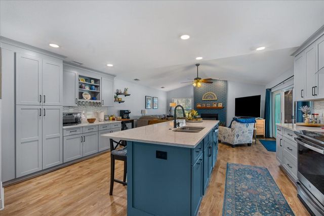 16646 VALLELY DRIVE, Tampa, FL 33618