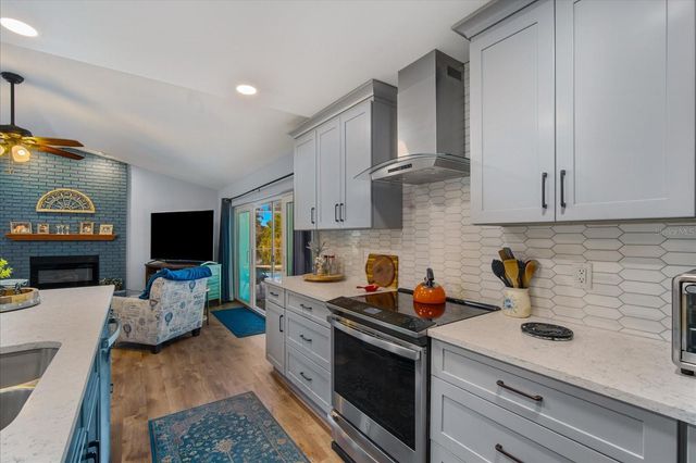 16646 VALLELY DRIVE, Tampa, FL 33618