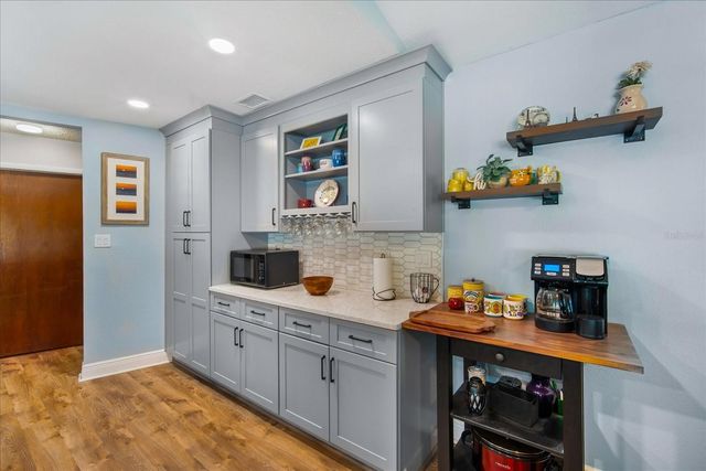 16646 VALLELY DRIVE, Tampa, FL 33618