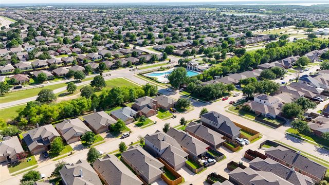 9113 Holliday Lane, Aubrey, TX 76227