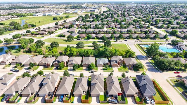 9113 Holliday Lane, Aubrey, TX 76227