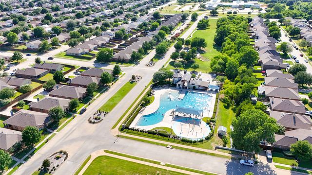 9113 Holliday Lane, Aubrey, TX 76227