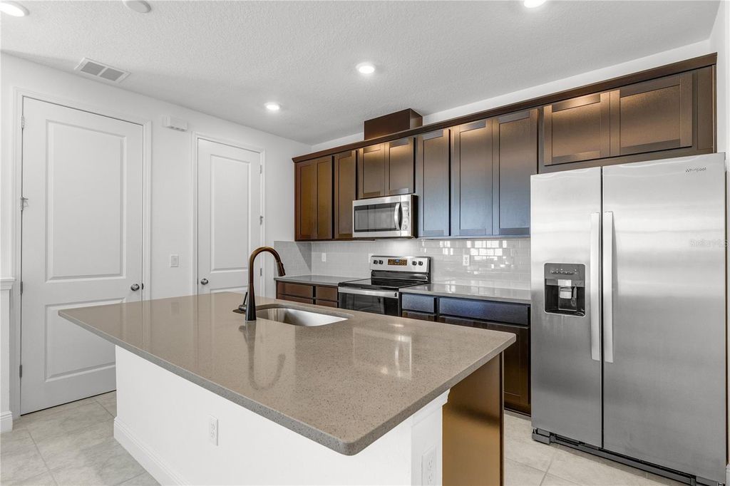 Image 27 of property listing at 9738 NERUDA STREET, Orlando, FL 32827