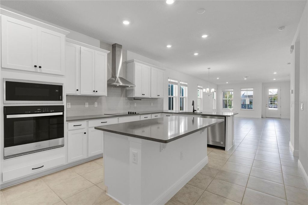 Image 8 of property listing at 9738 NERUDA STREET, Orlando, FL 32827