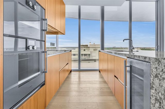 175 SE 25 Rd 1103, Miami, FL 33129