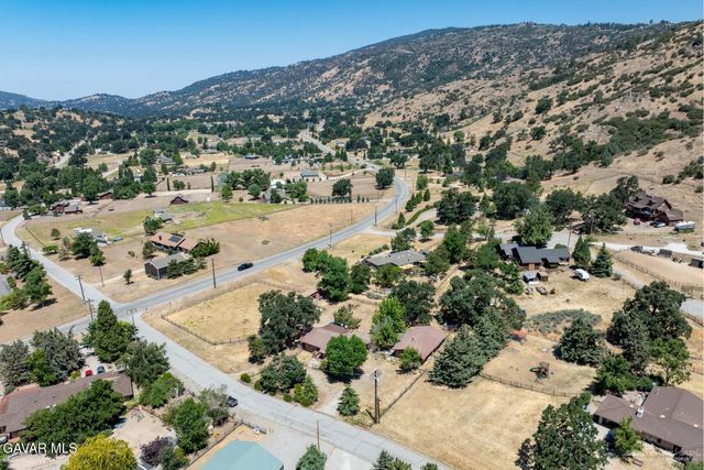 26141 Bear Valley Road, Tehachapi, CA 93561