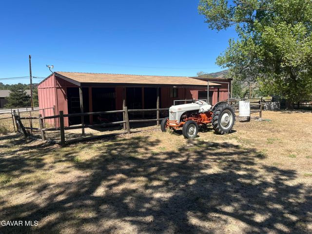 26141 Bear Valley Road, Tehachapi, CA 93561