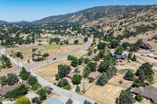 26141 Bear Valley Road, Tehachapi, CA 93561